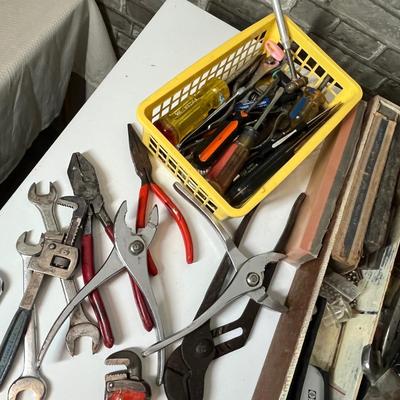 Lot 280 Kitchen tool drawer