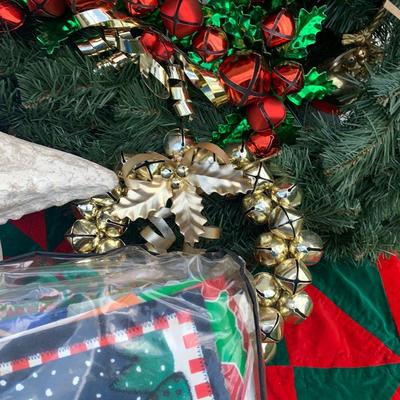 Large Christmas Wreath Decor Gift Bags Lot