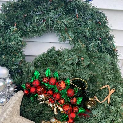 Large Christmas Wreath Decor Gift Bags Lot