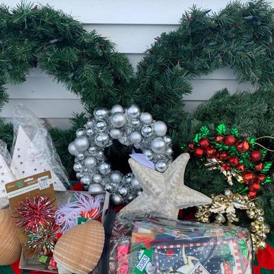 Large Christmas Wreath Decor Gift Bags Lot