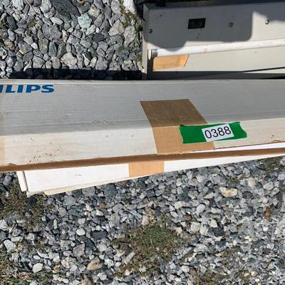 Shop Fluorescent Lights Lot