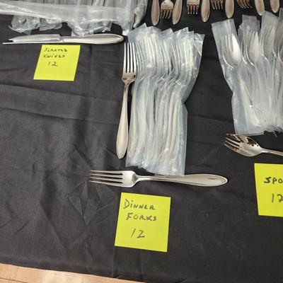 100 Pieces Lenox Stainless 18/10 Flatware & Serving Utensils