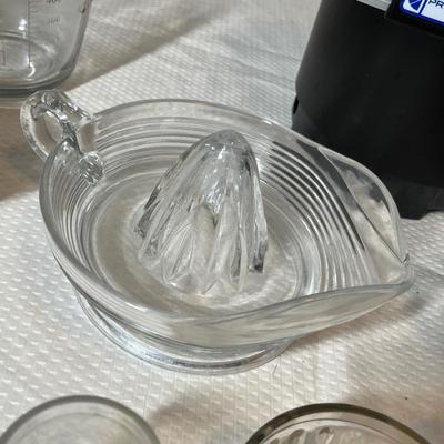 Lot 289 Kitchen items lot