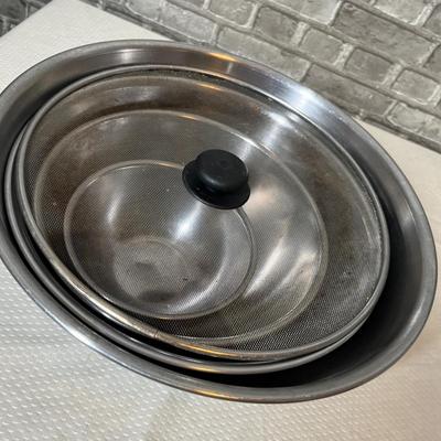 Lot 291 Mixing bowls Stainless