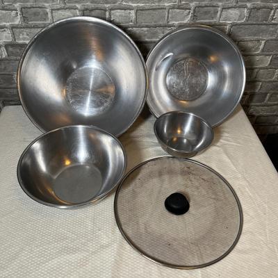 Lot 291 Mixing bowls Stainless