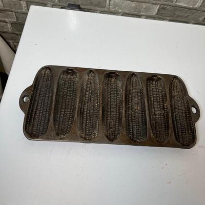 Lot 294 Wagner CI Corn Bread tray