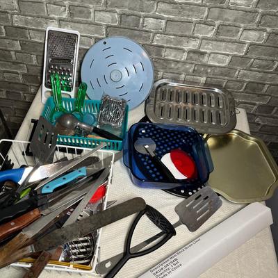 Lot 298 Kitchen utensils & other