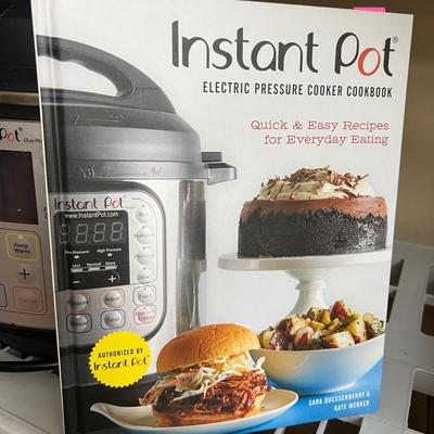 Instant Pot w Cook Books