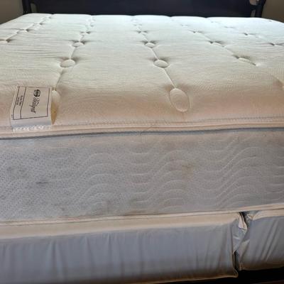 Four Post Wood Bed Frame with King Simmons Mattress