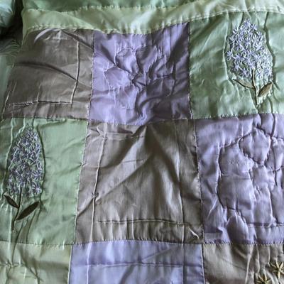 Queen/ Full Comforter Set
