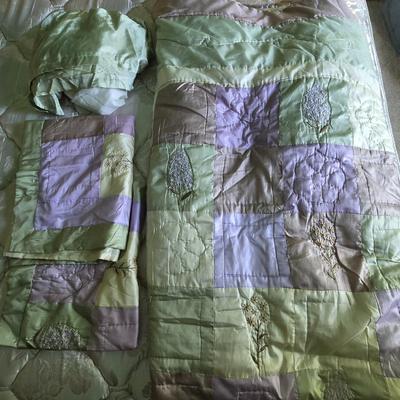 Queen/ Full Comforter Set