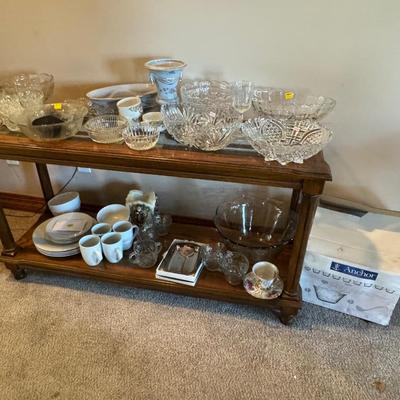TABLE AND GLASSWARE LOT