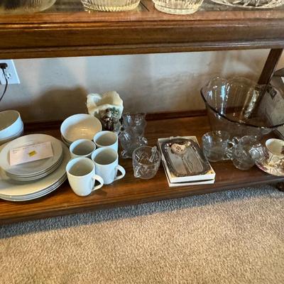 TABLE AND GLASSWARE LOT