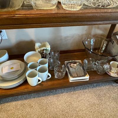TABLE AND GLASSWARE LOT