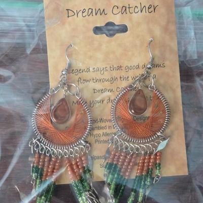 (2) Earrings Lot
