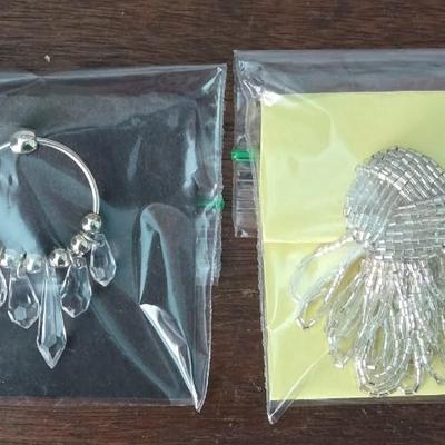 (2) Earrings Lot
