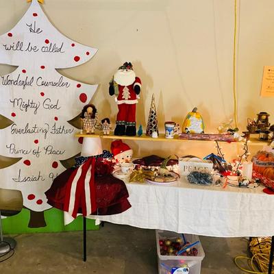 Lot 10: Holiday Selection