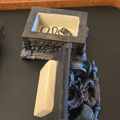 Resin Old Phone Deco - 1 is a trinket box