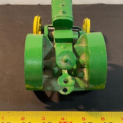 Ertl 1:16 John Deere Tractor