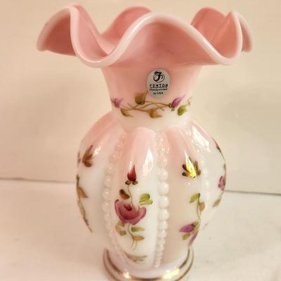 Lot #255 Beautiful Fenton Art Glass Vase - Charlton Collection