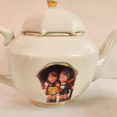 Lot #256 Hummel/Danbury Mint Umbrella Boy/Girl Tea Set