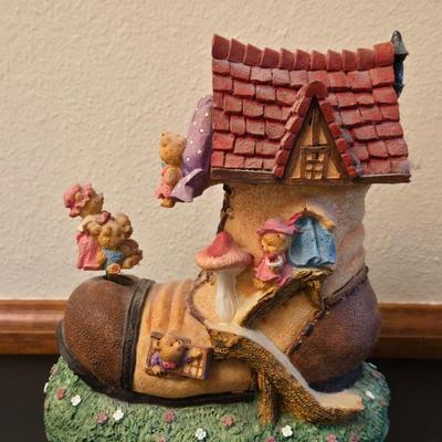 Old Mother Bear that Lived in Shoe Music Box
