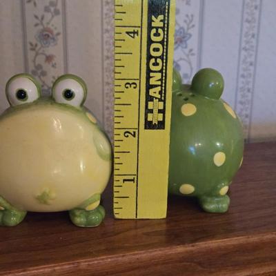 Frog Salt & Pepper Shakers