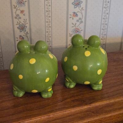 Frog Salt & Pepper Shakers