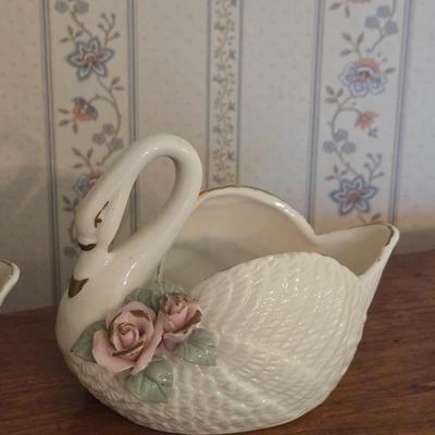 (2) Porcelain Swans