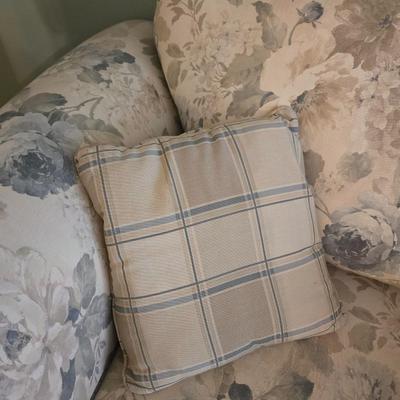 Floral with Plaid Trim Couch & Pillows