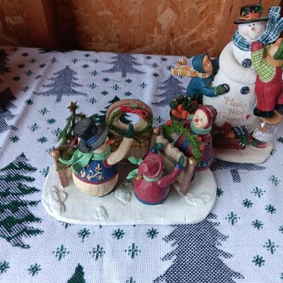 1 DEB STRAIN HOLIDAY FIGURE
