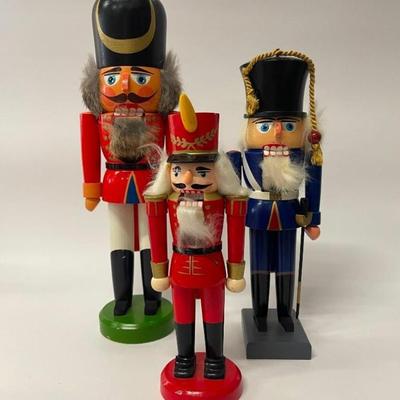 Lot of Hand Painted Wood Nutcrackers, Vintage VEB Hodrewa Rosenthal German Nutcracker Etc