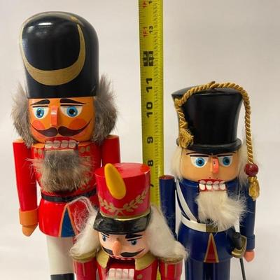 Lot of Hand Painted Wood Nutcrackers, Vintage VEB Hodrewa Rosenthal German Nutcracker Etc