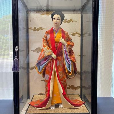 Vintage Japanese Okinawa Ryukyu doll with case