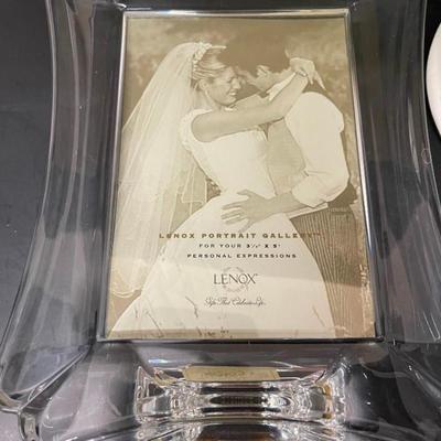 Lennox Wedding Promises Collection, Opal Innocence, Swan Cake Topper