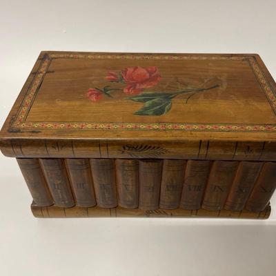 Antique Italian Sorrento Ware Olive Wood Casket, 1920s