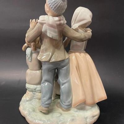 Lladro Christmas Carols Porcelain Figurine