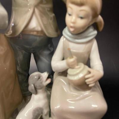 Lladro Christmas Carols Porcelain Figurine