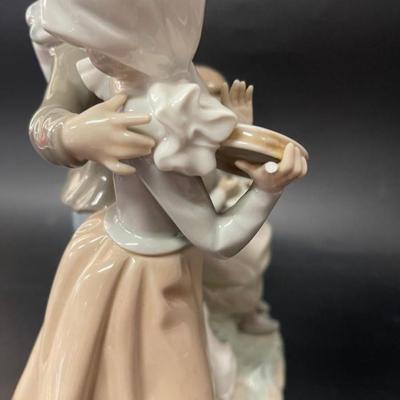 Lladro Christmas Carols Porcelain Figurine
