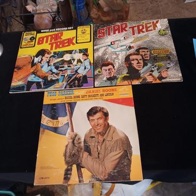 2 STAR TREK AND FESS PARKER VINYL RECORDS