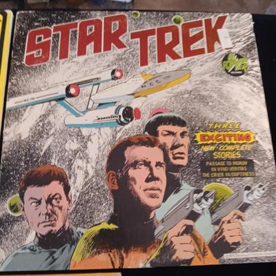 2 STAR TREK AND FESS PARKER VINYL RECORDS