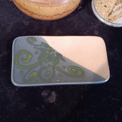 KITCHEN POTTERY PIECES