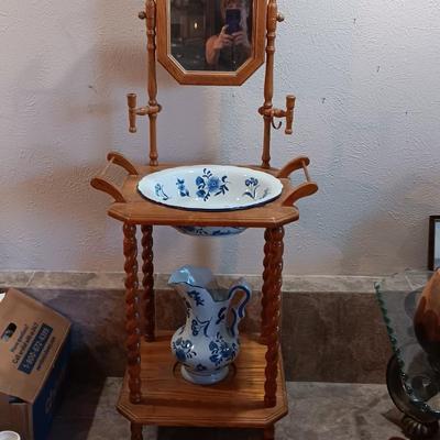 VICTORIAN STYLE WASHSTAND WITH MIRROR