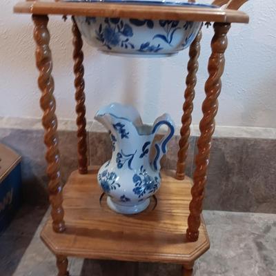 VICTORIAN STYLE WASHSTAND WITH MIRROR