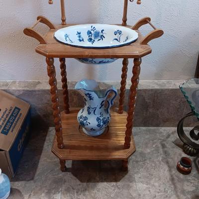 VICTORIAN STYLE WASHSTAND WITH MIRROR