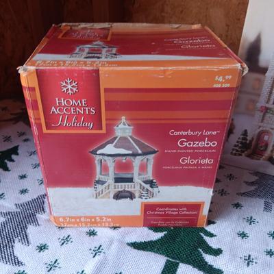 CHRISTMAS VILLAGE EXTRAS