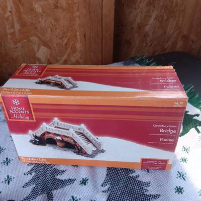 CHRISTMAS VILLAGE EXTRAS AND ACCESSORIES