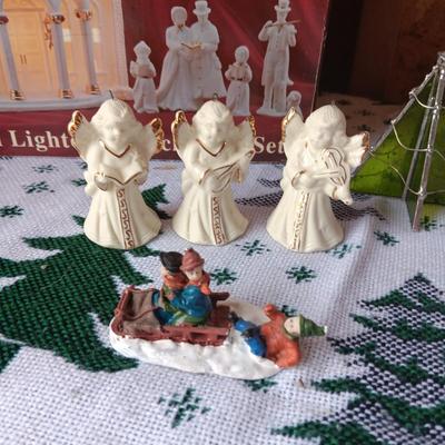 8 PC WHITE PORCELAIN LIGHT CHURCH PLUS CHRISTMAS VILLAGE EXTRAS