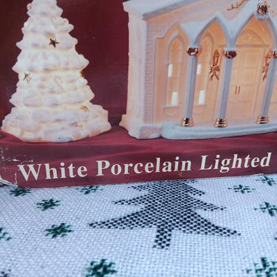 8 PC WHITE PORCELAIN LIGHT CHURCH PLUS CHRISTMAS VILLAGE EXTRAS