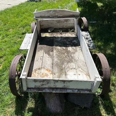 ANTIQUE WOODEN WAGON WITH IRON WHEELS